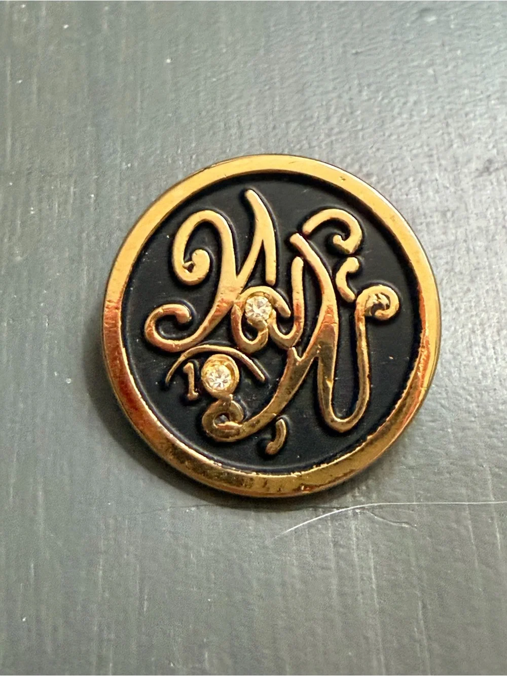 Weight Watchers WW 10lbs Gold and Black Enamel Monogram Pin